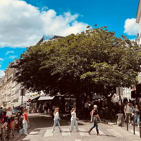 Welcome To Montmartre باريس
