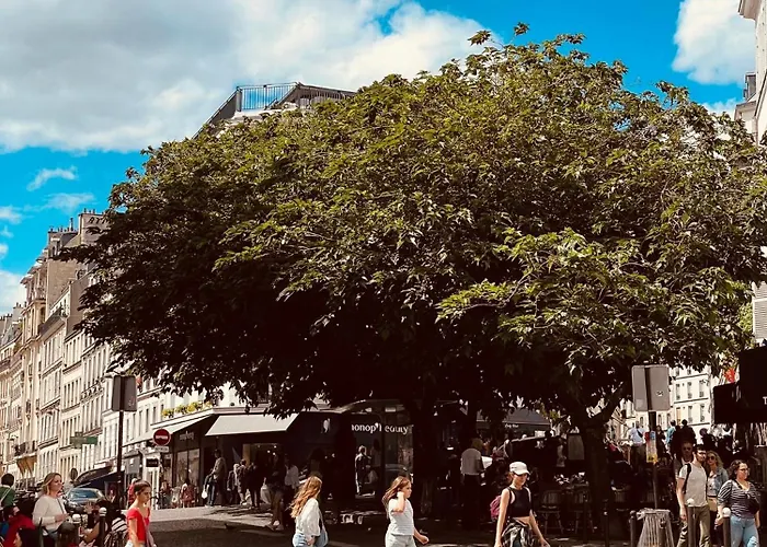 Welcome To Montmartre باريس